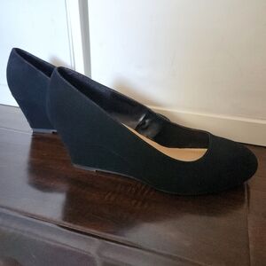 Black Rialto Closed Toe Wedge Shoe Size 8